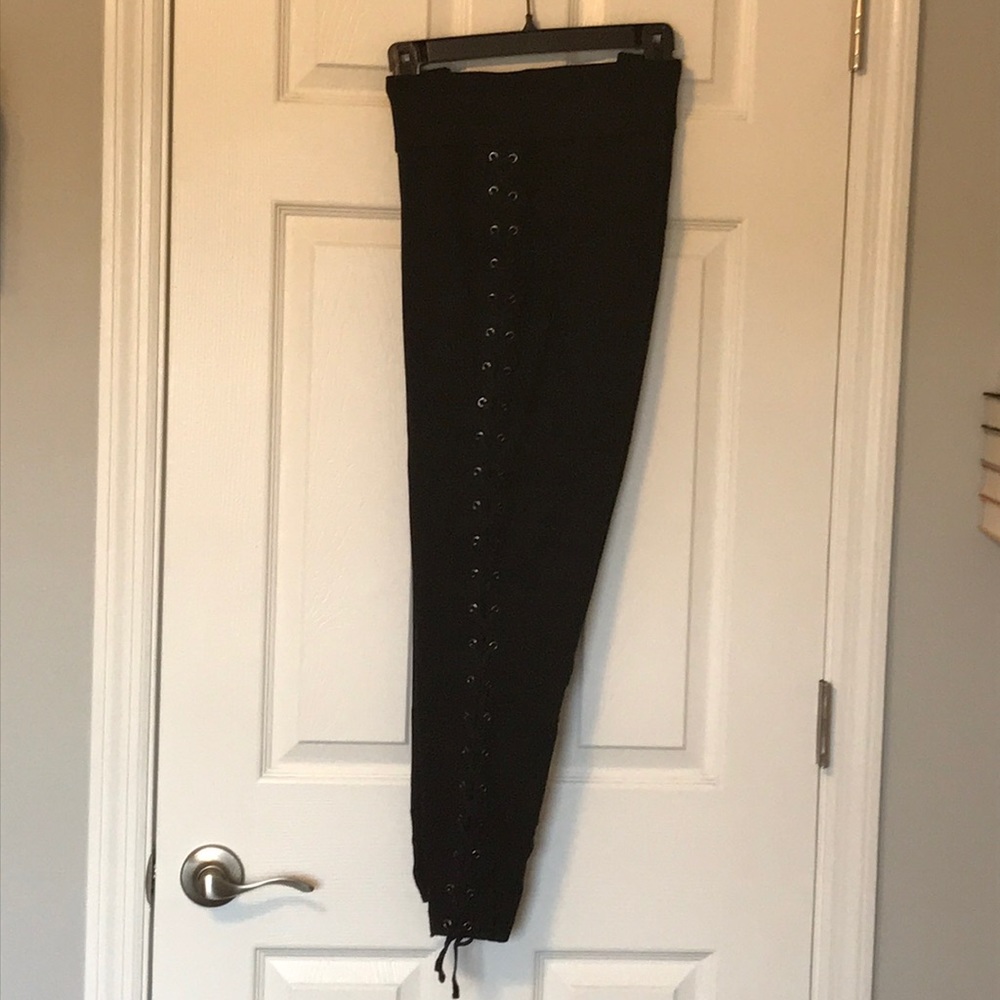 🔥Nice Ponte Leggings with a Lace Up Detail❤️